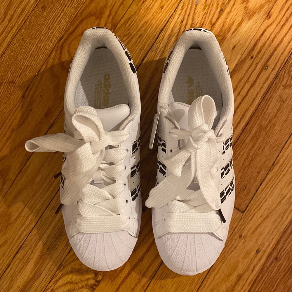 NWT Adidas Superstar Women’s Sneakers size 7.5 with animal print